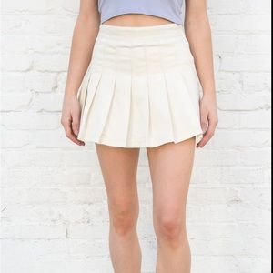 Brandy Melville Dana skirt ONLY WORN ONCE